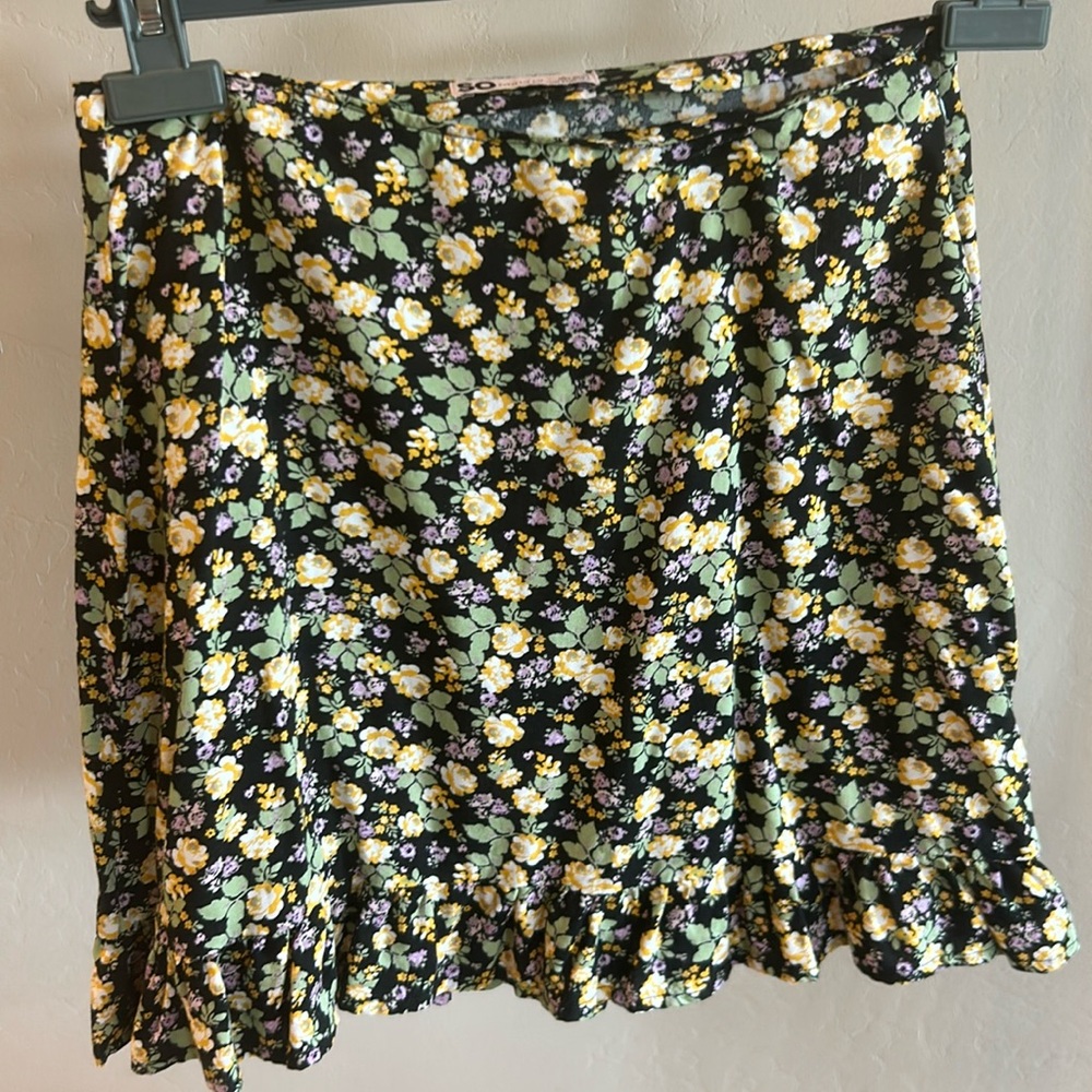 Good For Life Floral Mini Skirt. Size S